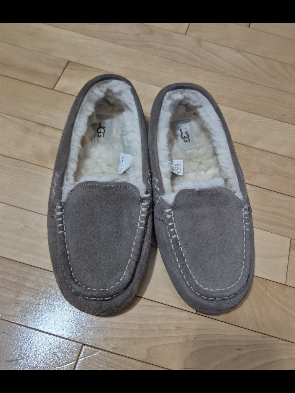 UGG Ladies Ansley Suede Shearling-Lined Slippers - Picture 2 of 6